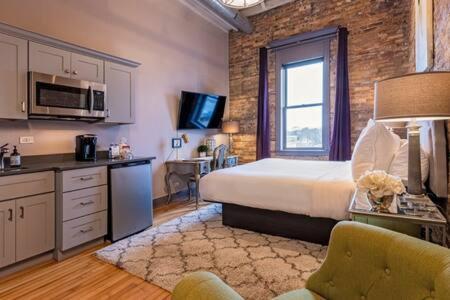 Hip Urban Loft - Small Town Charm -124 Lofts #3 West Dundee Εξωτερικό φωτογραφία
